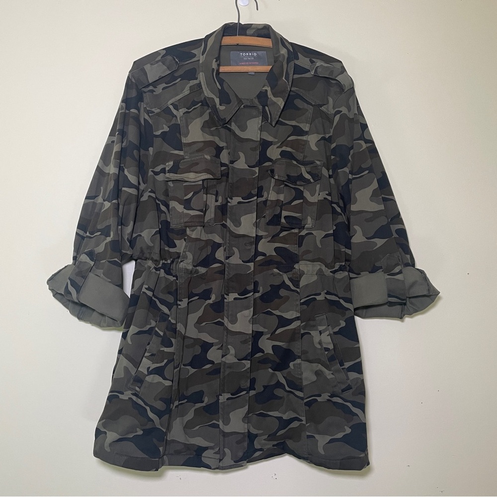 Torrid camouflage jacket women’s 3X twill army green camo lightweight coat